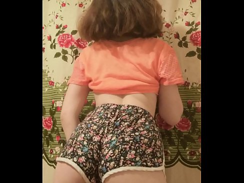 ❤️ Nena jove sexy despullant-se els pantalons curts davant la càmera ❌ Vídeo de sexe al ca.taxiklass.ru ❌