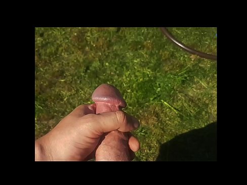 ❤️ Una guapa calenta es folla el seu cony rosa i es corre amb un esquitxat en un jardí d'estiu ❌ Vídeo de sexe al ca.taxiklass.ru ❌