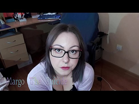 ❤️ Noia sexy amb ulleres xucla un consolador profundament davant la càmera ❌ Vídeo de sexe al ca.taxiklass.ru ❌