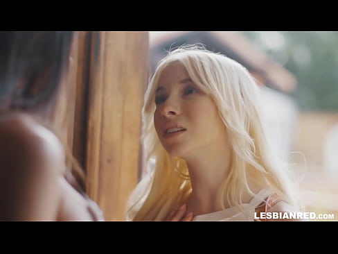 ❤️ La noia torna a casa uns mesos després i s'acaba menjant el cony de la seva madrastra ❌ Vídeo de sexe al ca.taxiklass.ru ❌