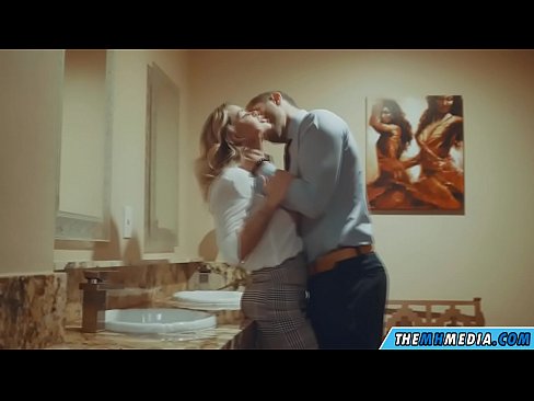 ❤️ Quan una rossa tetona et sedueix en un lavabo públic ❌ Vídeo de sexe al ca.taxiklass.ru ❌